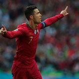 Ronaldo mostra terceiro golo à Suíça e Evra diz que CR7 