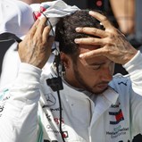 Hamilton penalizado com três lugares por ter prejudicado Raikkonen