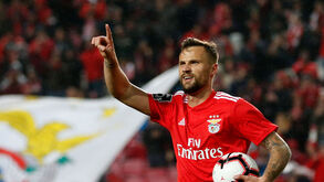 Seferovic vai renovar e ganha bónus