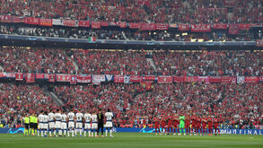 Adeptos e jogadores de Liverpool e Tottenham homenagearam José Antonio Reyes