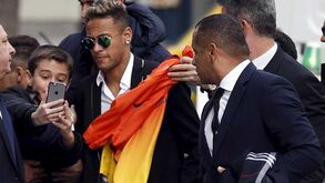 Pai de Neymar fala em tentativa de extorsão: «Ela vai ter de pagar pelo que está a dizer»