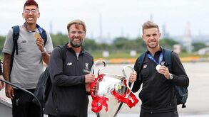 Liverpool já levou taça da Champions para casa e houve quem lhe desse uma utilidade especial  