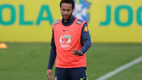 Mulher que acusa Neymar de violação entrega imagens à polícia 