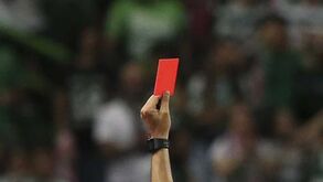 Pai agride árbitro em jogo de traquinas entre Pinhalnovense e Benfica