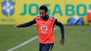 Pai de Neymar manifesta-se: «Prefiro um crime informático a uma violação»