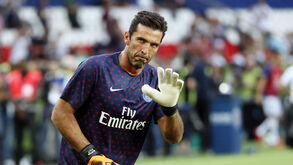 PSG anuncia a saída de Buffon 