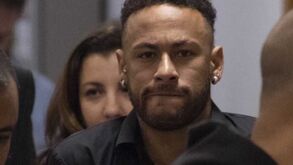 Um mar de confusão: Neymar prestou declarações no Rio de Janeiro  