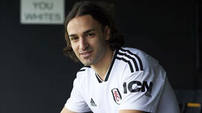 Caras bem conhecidas entre os jogadores dispensados na Premier League: lista já vai longa