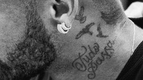 Neymar mostrou tatuagem e os comentários não tardaram