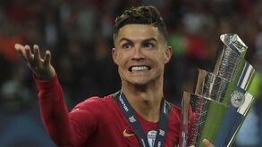 Bola de Ouro: Van Dijk é favorito, mas Ronaldo está em ascensão
