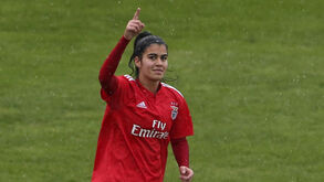 Carlota Cristo renova contrato com o Benfica