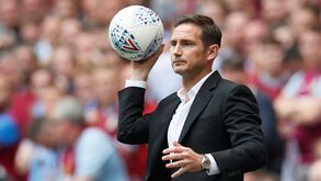 Mourinho não tira o banco a Lampard