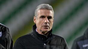 Luís Castro rende dinheiro e jogadores ao V. Guimarães