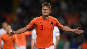 Novela De Ligt tem novo capítulo: Raiola em França para negociar com PSG