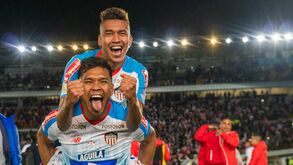 FC Porto e Sporting na luta por médio defensivo colombiano