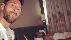 Messi apanhou Agüero a dormir e... não perdoou