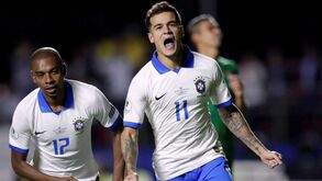 Bis de Coutinho lança Brasil para triunfo na estreia com Bolívia