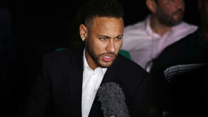 Advogado da mulher que acusa Neymar: «Acreditam nele porque tem um jatinho e parece um papa?»