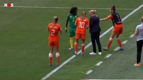 Garrafa de água provoca confusão entre jogadoras no Mundial feminino