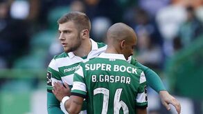 Bruno Gaspar e Ristovski à espera