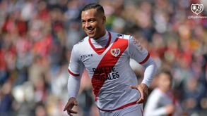 Raúl de Tomás mais perto do Benfica