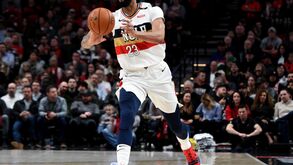 Anthony Davis junta-se a LeBron James nos Lakers