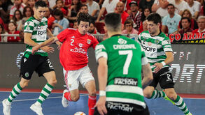 As melhores imagens do decisivo Benfica-Sporting de futsal
