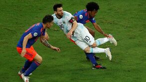 Cuadrado assume 'patada' a Messi: «São coisas do futebol...»