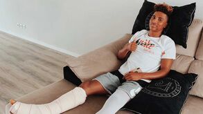 Gedson mostra primeira foto após operação