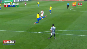 Frango na Copa América: Firmino marca golo caricato ao Peru... e sem olhar para a baliza