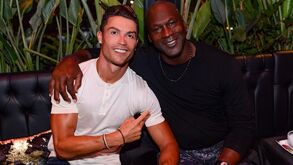 Cristiano Ronaldo mostra fotografia ao lado de Michael Jordan: «Fizemos história»