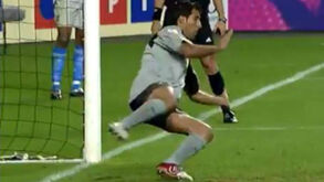 Foi épico, já lá vão 15 anos: Ricardo sem luvas defende e marca penálti que coloca Portugal nas 'meias' do Euro 2004