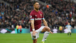 Chicharito anuncia estar à procura de um novo clube