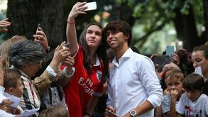 Homenagem a João Félix atraiu centenas e até houve lágrimas no meio da multidão