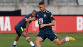 Papeira afasta Richarlison do jogo com o Paraguai