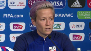 Capitã da seleção dos EUA de futebol feminino convida colegas a boicotar Trump