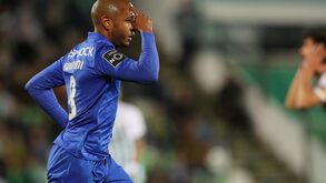 Brahimi na mira do Arsenal