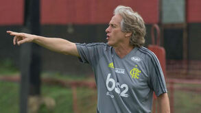 Este foi o primeiro onze escolhido por Jorge Jesus no Flamengo