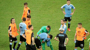 Suárez de rastos com adeus do Uruguai na Copa América: Coates e companhia sem saberem o que fazer