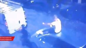 Wesley Sneijder detido por dançar bêbado em cima de um carro