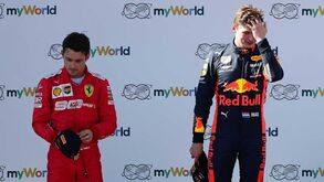 A polémica ultrapassagem de Verstappen a Leclerc na penúltima volta do GP Áustria