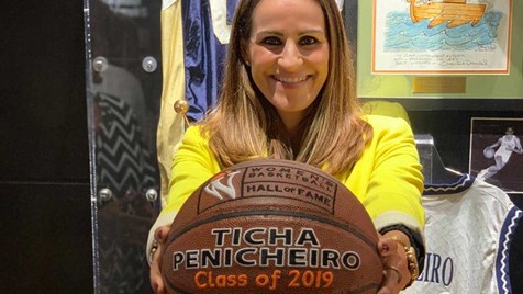 Portuguesa Ticha Penicheiro designada uma das 25 melhores de sempre dos 25  anos de história da WNBA