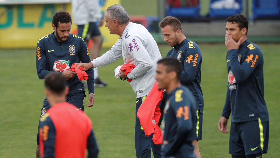 Depois de no domingo a polícia civil se ter deslocado à Granja Comary, centro de estágio do Brasil, para falar com Neymar