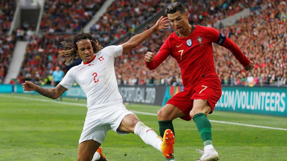 Cristiano Ronaldo marcou três golos à Suíça mas este lance, ainda na 1.ª parte, também levantou o público