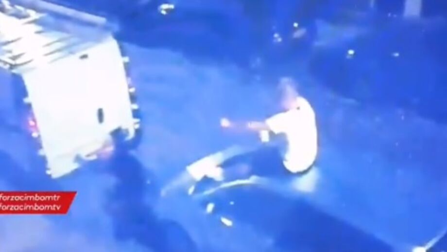 Wesley Sneijder, antigo internacional holandês que atualmente representa o Al-Gharafa (Qatar), foi detido em Utrecht, a sua cidade natal