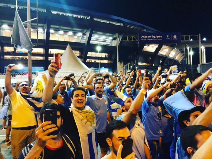Adeptos antes da partida Chile-Uruguai