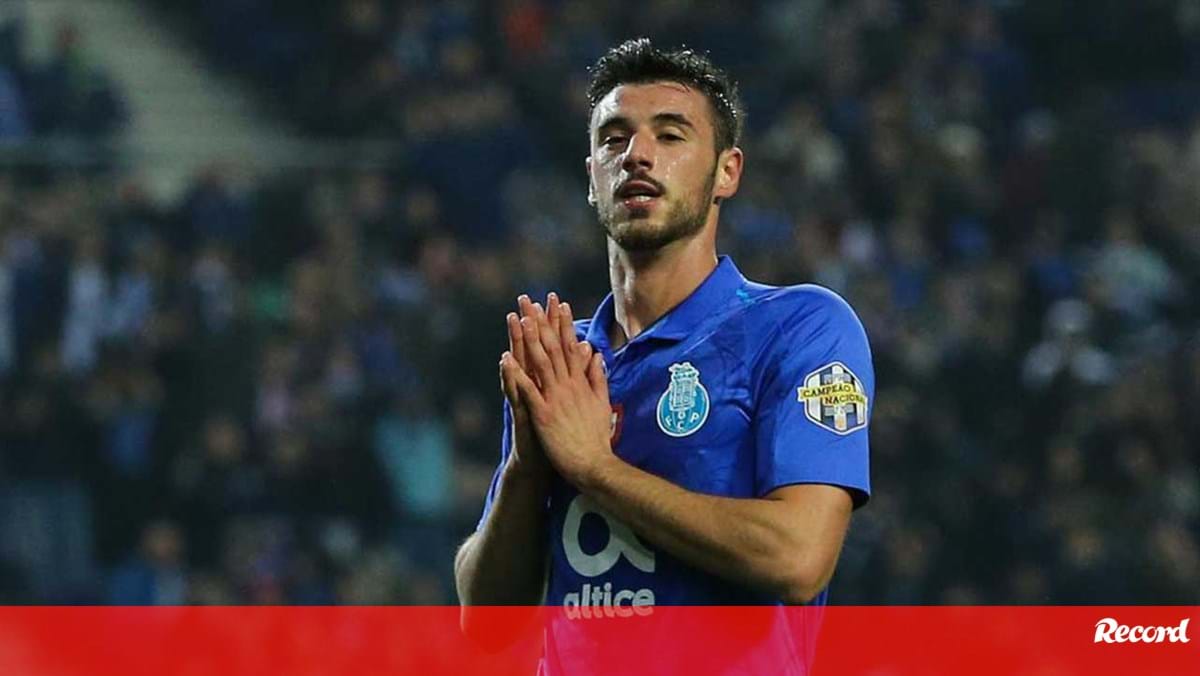 Promessa brasileira ex-Vasco com jogos pela Seleção deve ser emprestada ao  Porto