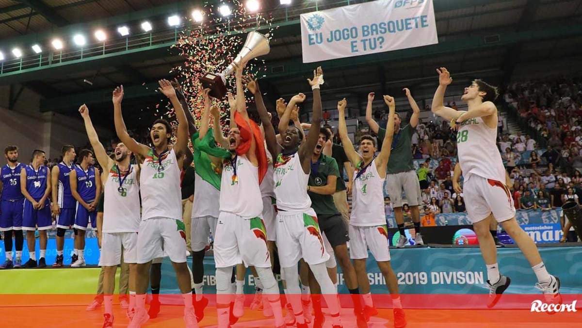 Seleção portuguesa de basquetebol quer vencer na Roménia a caminho do  Euro2025 - Basquetebol - SAPO Desporto