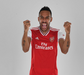 Aubameyang apresenta o novo equipamento do Arsenal para 2019/20