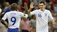 Adam Johnson - Foi preso em 2015 por fazer sexo com menores de 15 anos. Foi condenado a 6 anos de prisão e suspenso do Sunderland